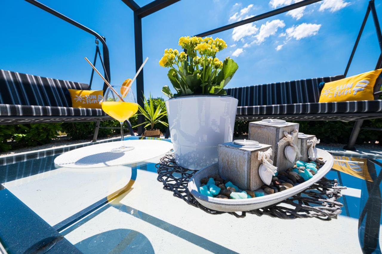 Villa Sky - Heating Pool Kaštel Novi Exterior foto