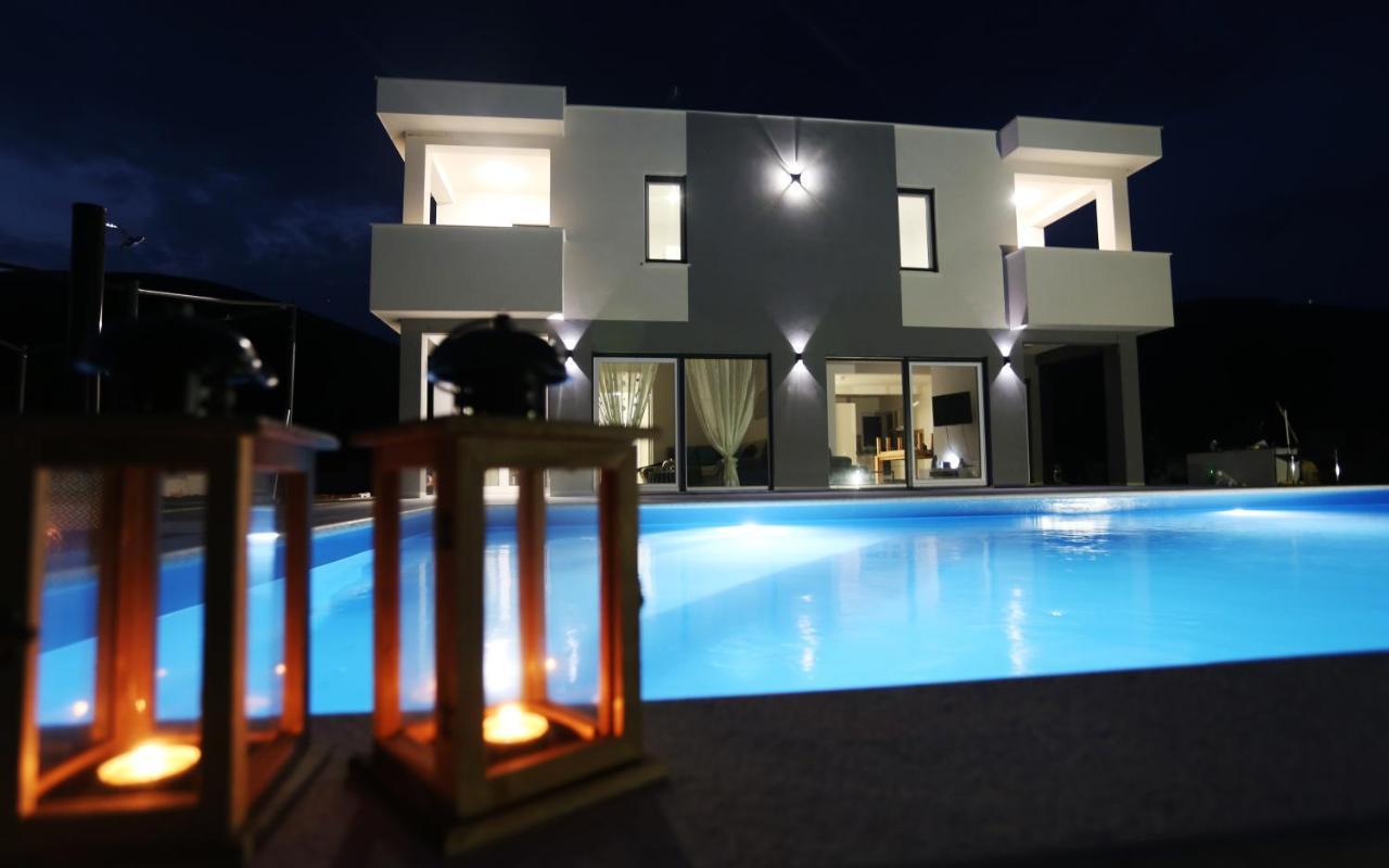 Villa Sky - Heating Pool Kaštel Novi Exterior foto