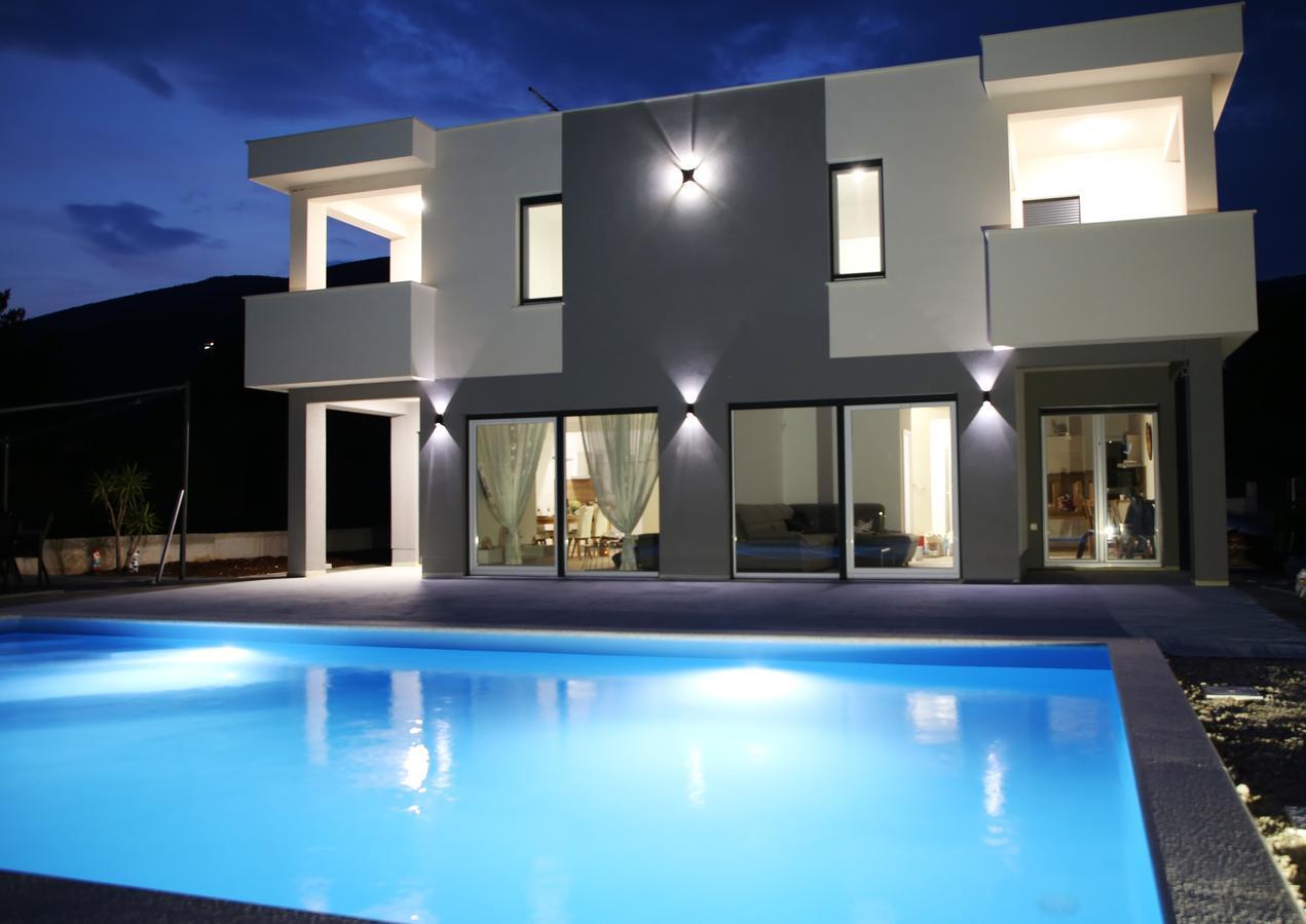 Villa Sky - Heating Pool Kaštel Novi Exterior foto