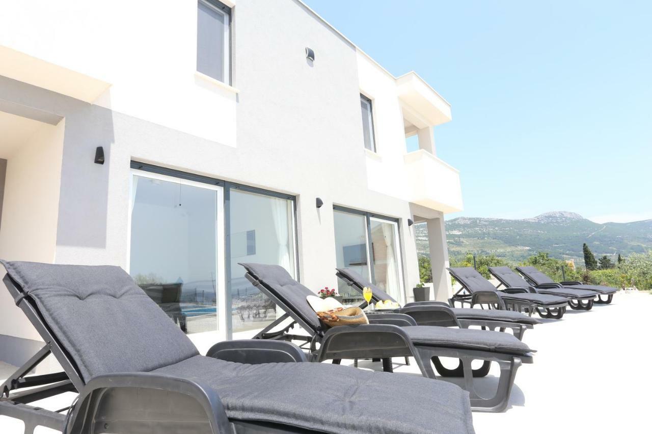 Villa Sky - Heating Pool Kaštel Novi Exterior foto